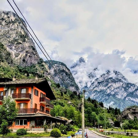 Hotel Ristorante Sasso Remenno Val Masino Exterior photo