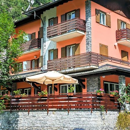 Hotel Ristorante Sasso Remenno Val Masino Exterior photo