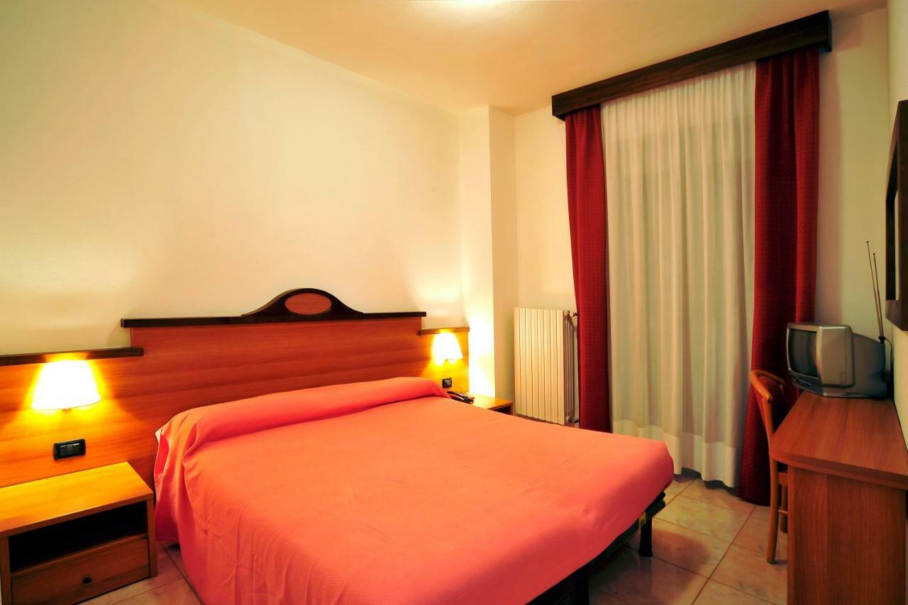 Hotel Ristorante Sasso Remenno Val Masino Exterior photo