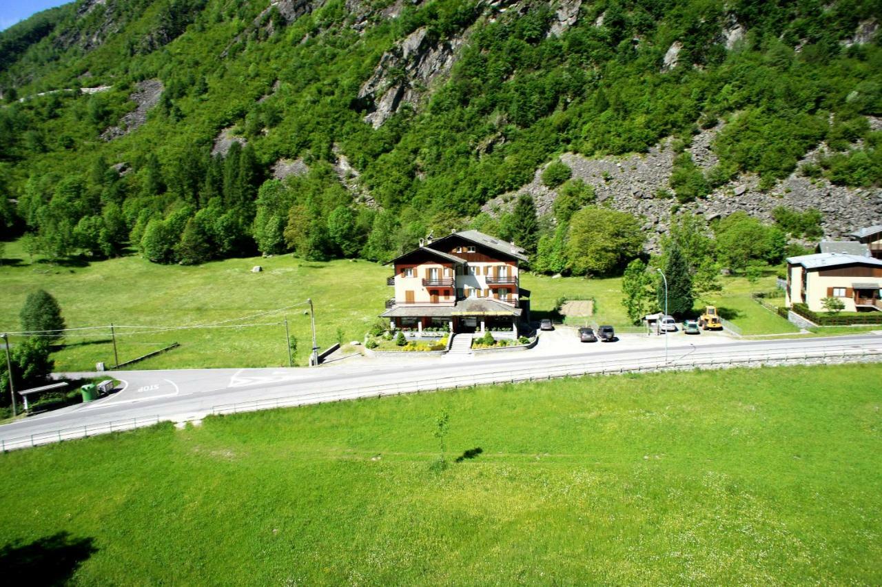 Hotel Ristorante Sasso Remenno Val Masino Exterior photo